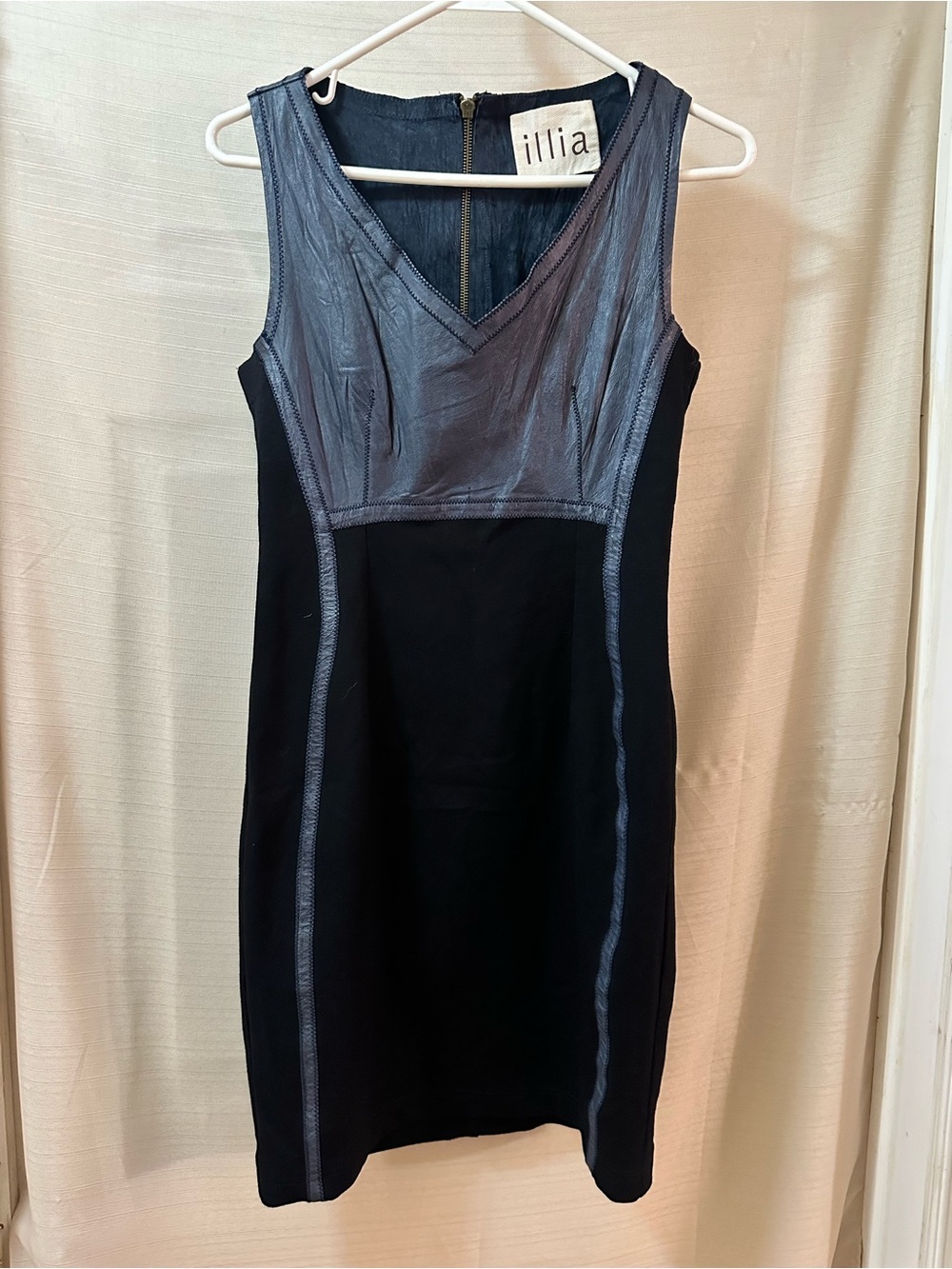 Illia Size 10 Black Blue Genuine Leather Panel Bodycon Mini Dress V Neck Zip